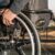 Potrzebujesz wózka inwalidzkiego? Dobierz go do swoich potrzeb!
