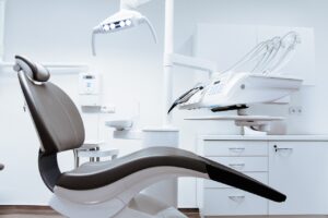 Implantologia stomatologiczna: kompleksowy przewodnik dla pacjentów